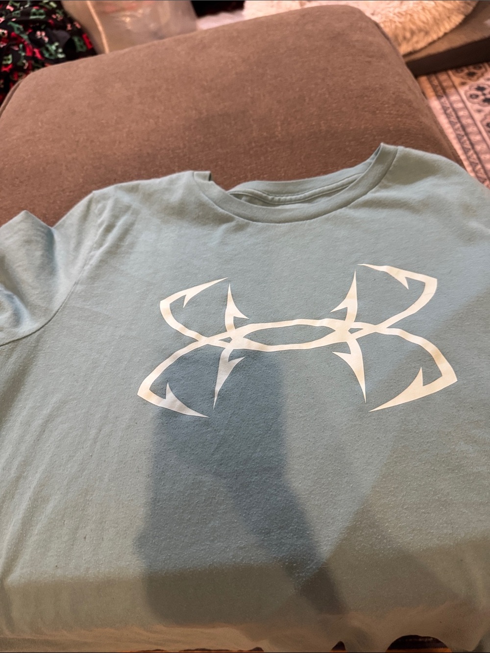 Women’s blue under Armour shirt